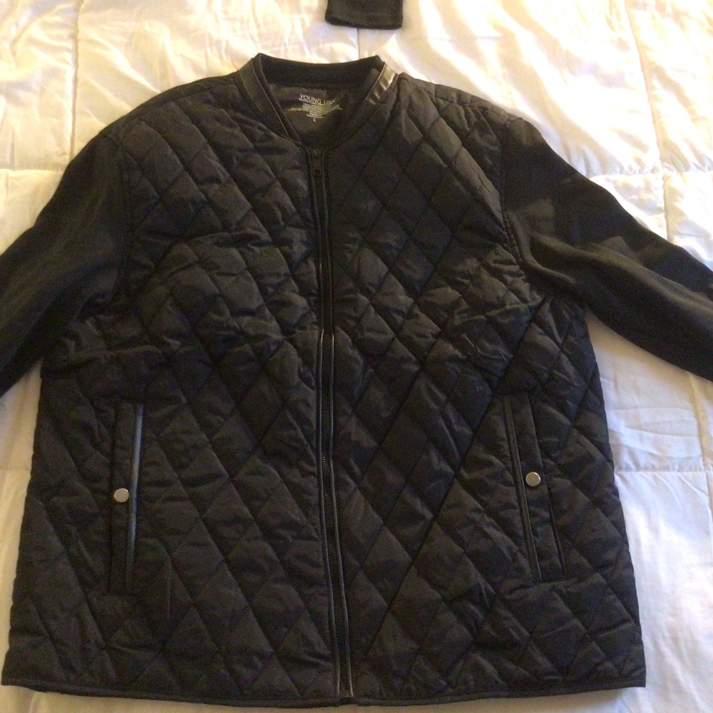 womans jacket large NWT. New with tags….snap pockets, front sipper,,,